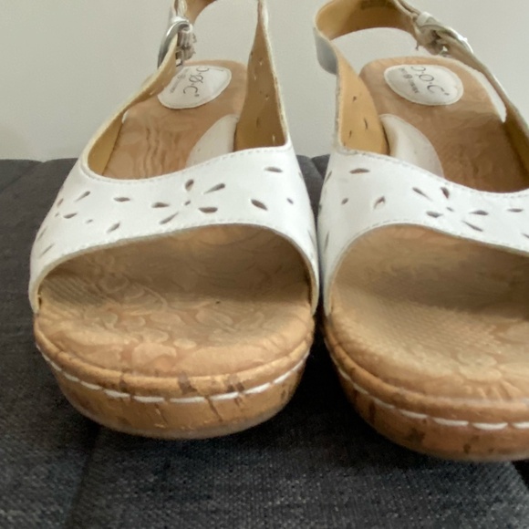 B.O.C. White Flower Cut Out Leather Cork Casual Summer Sandal- Sz-9 - Picture 7 of 16